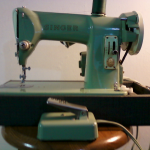 SINGER MODEL 185 Sewing Machine Manual - Image 2